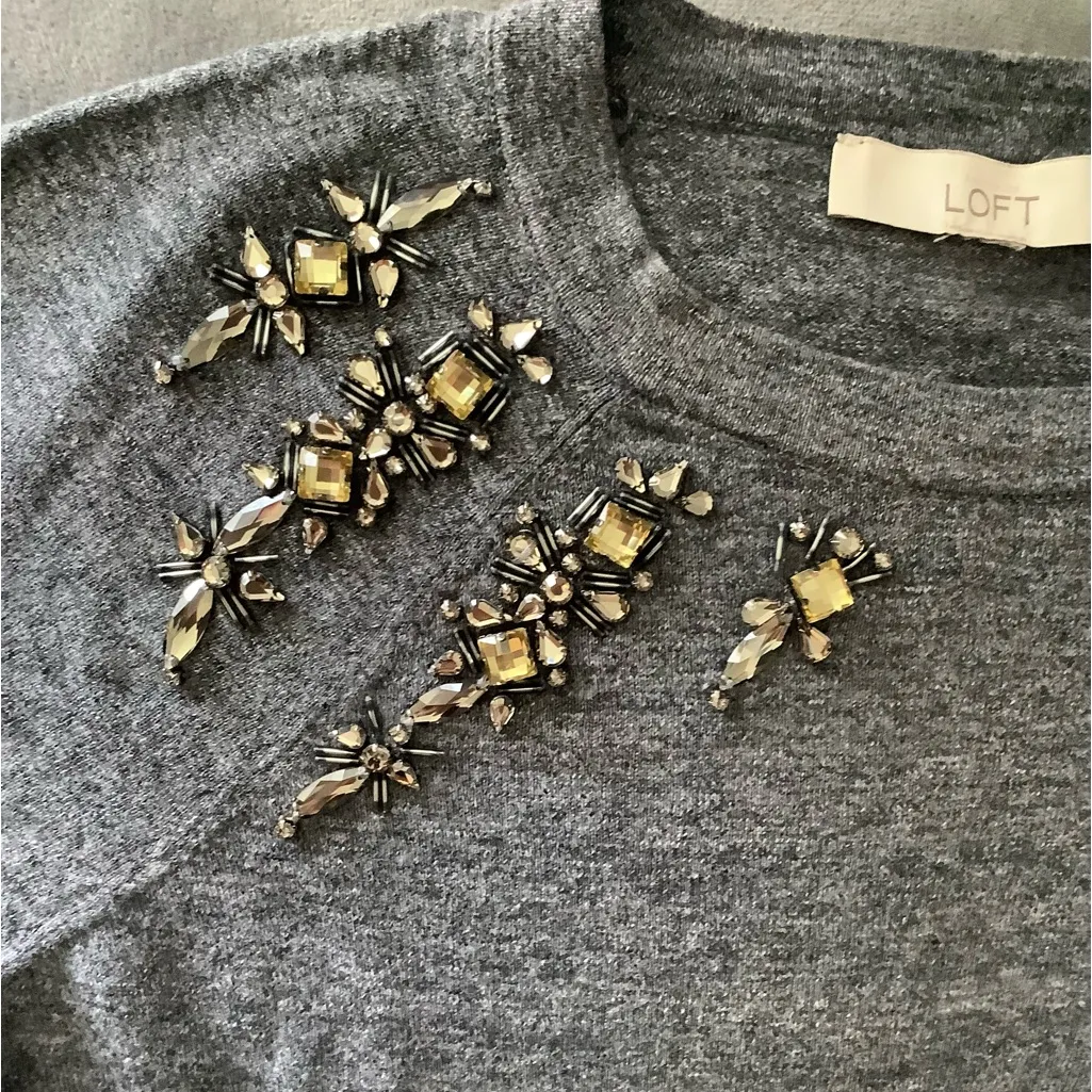 Nice embellished sweater GREAT condition 💖 - Image 7