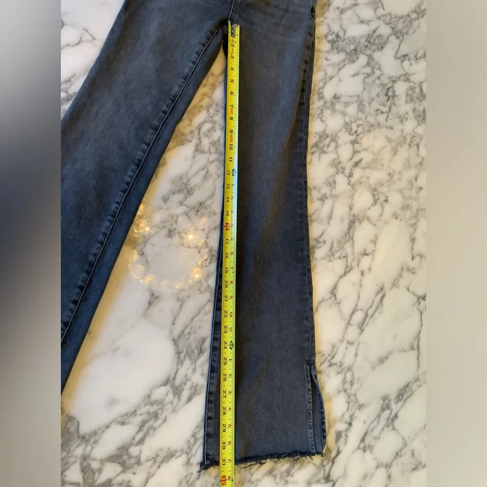 EUC Madewell Kick Out Full-Length Jeans 25 - small tear back - Image 14