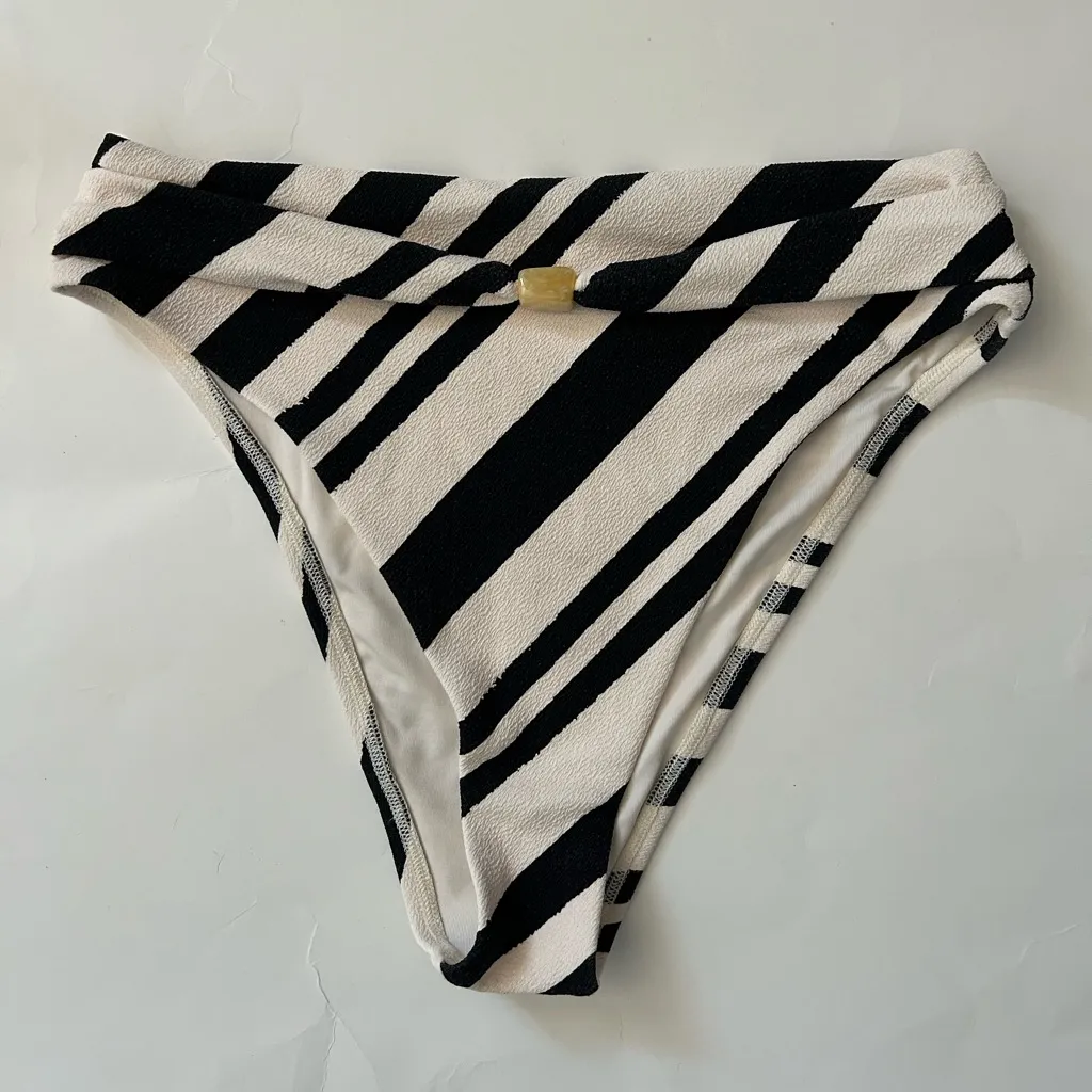 Vitamin A Terra High Waist Bottom - Sandbar Stripe Crepe Texture sz M - Image 3