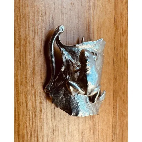 Vintage 1986 Paula Bruno Bachmann‎ Sterling Silver Frog Frog Prince On Leaf Pin - Image 7