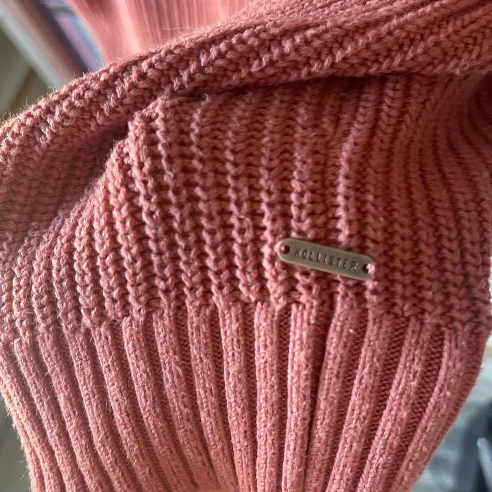 Hollister Crop Sweater Pink Cross Front Lace Trim V-Neck - Image 4