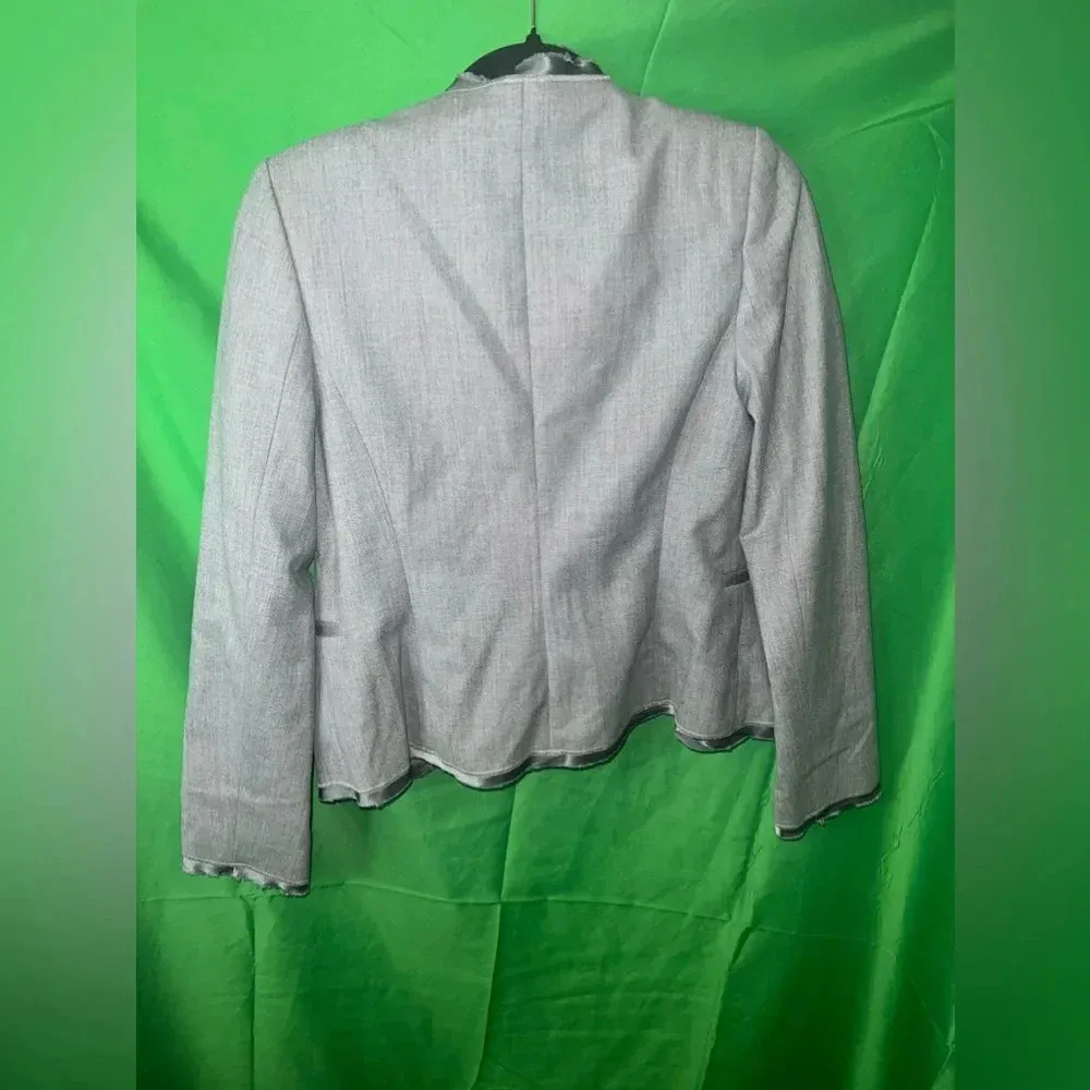 Pink by Thomas Pink Blazer size 2 Gray - Image 2