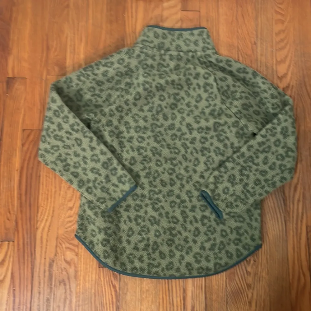 J. Crew green leopard print quilted‎ snap fleece pullover sweatshirt small - Image 3