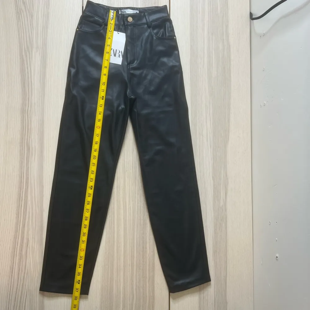 Zara Black Cropped faux leather pants size 8 NWT - Image 10