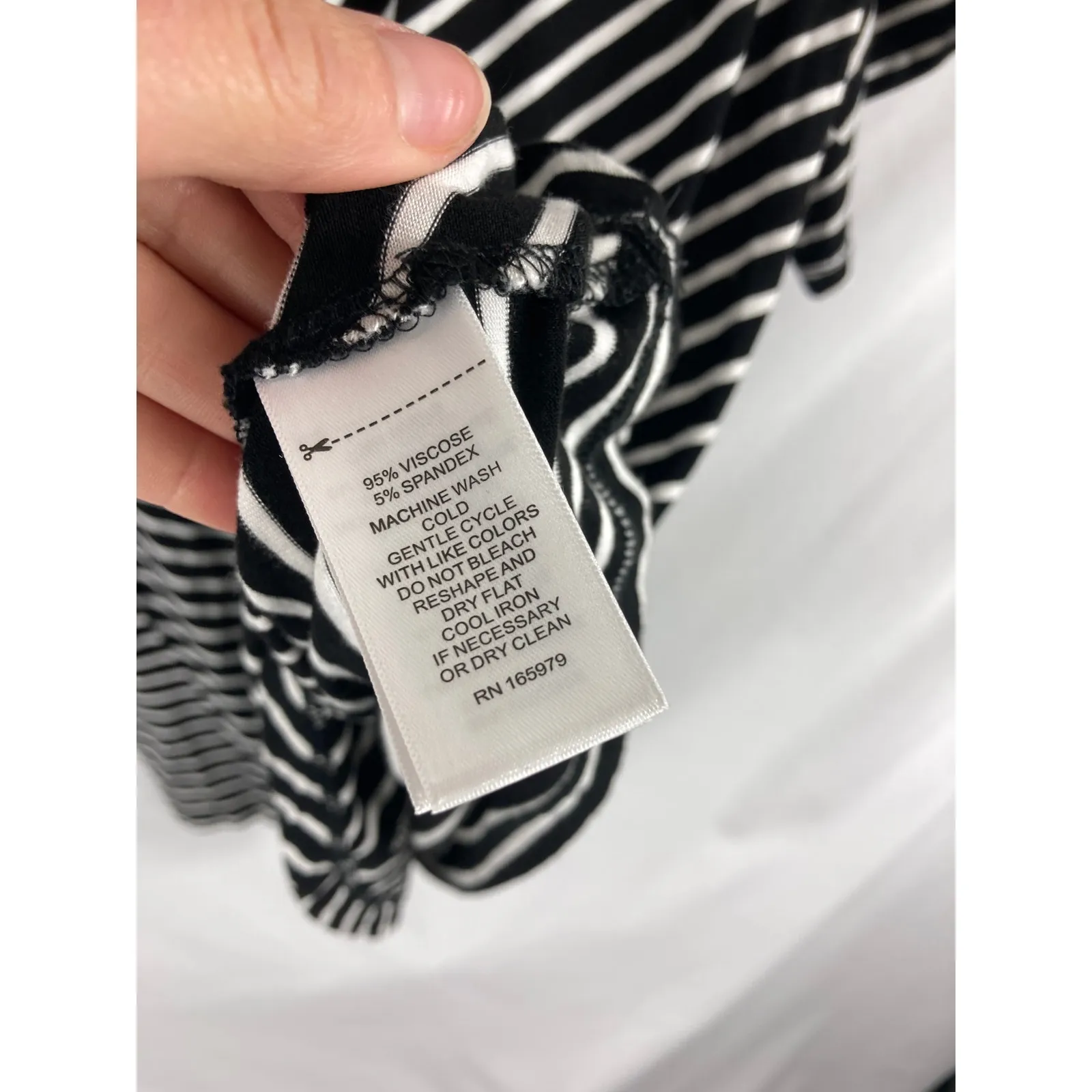 Cable & Gauge Stripe Tshirt Black White Size XL - Image 3