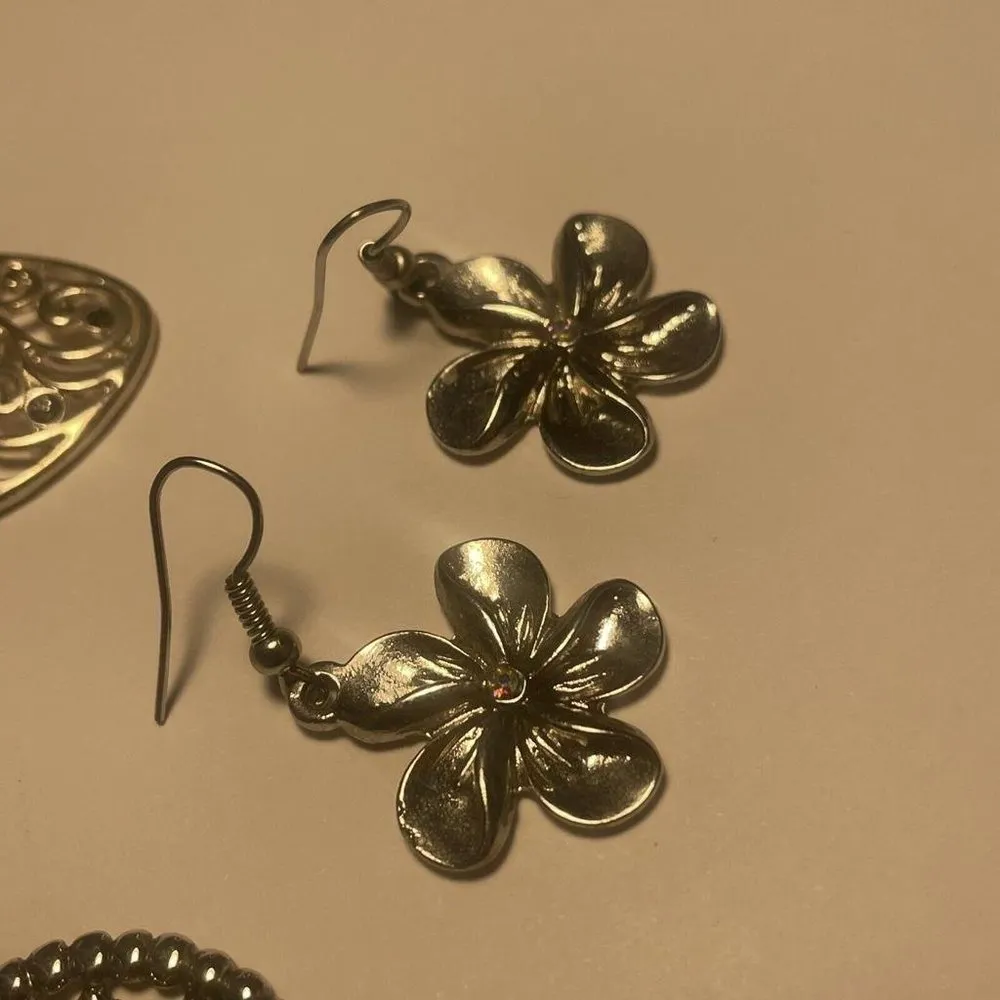 Women’s Lot Of 4 Bead Dangle Costume Earrings Pierced Beaded Mix Silver Tone - Image 10