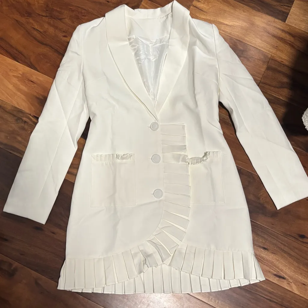 Stylish White Blazer Dress with Ruffle Hem Size undefined - Image 2