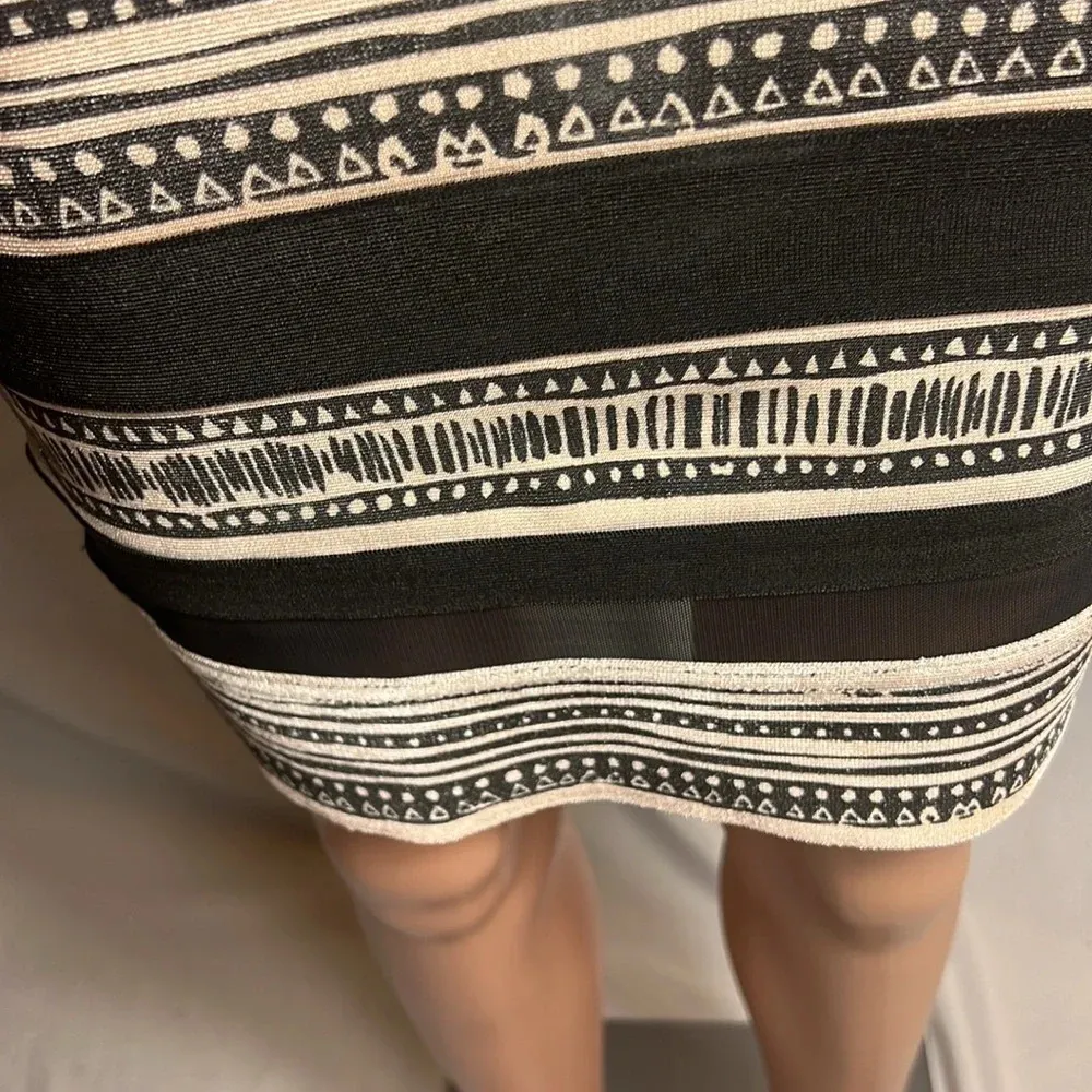 2B Bebe Skirt Size XS Geometric Midi Office Siren Officecore Corpcore Black - Image 2