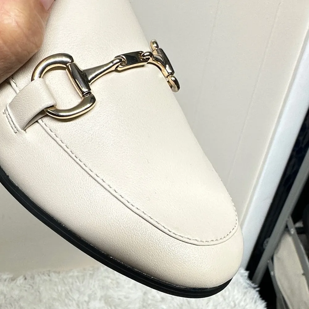 Alfani Women's Cream Loafers with Gold Chain Brand New no box - Image 4