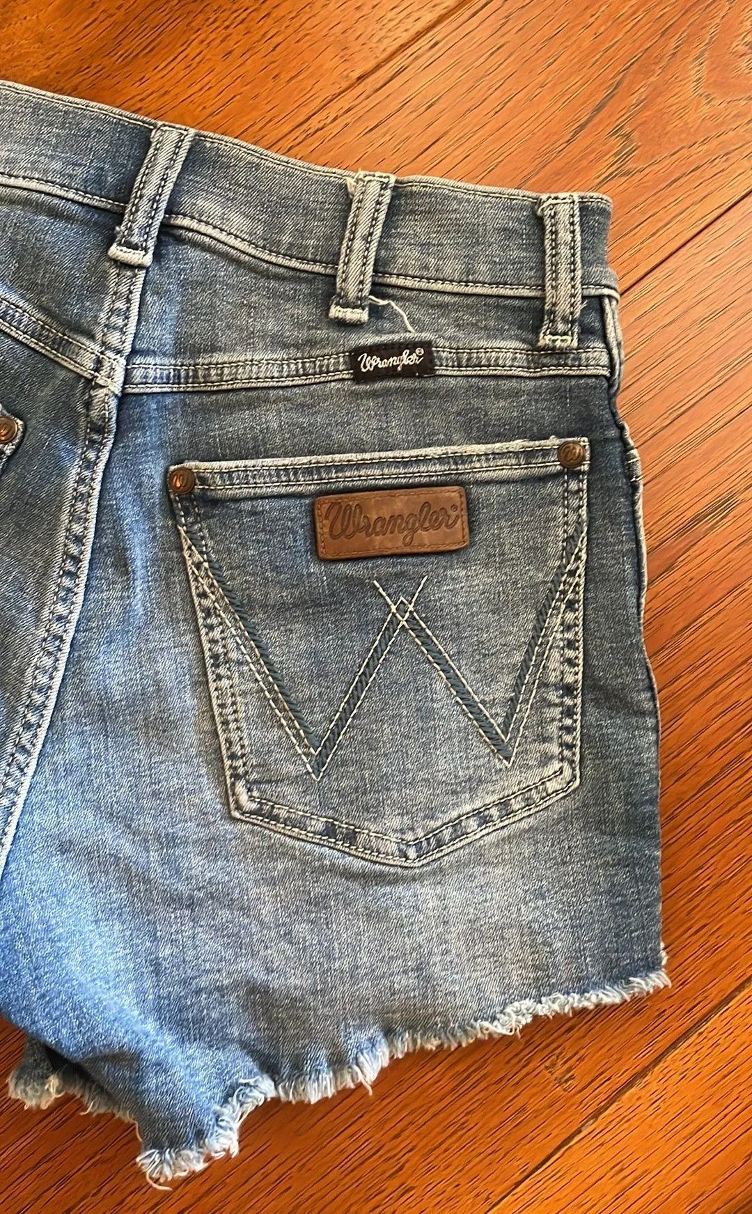 Wrangler high Waisted Shorts - Image 3