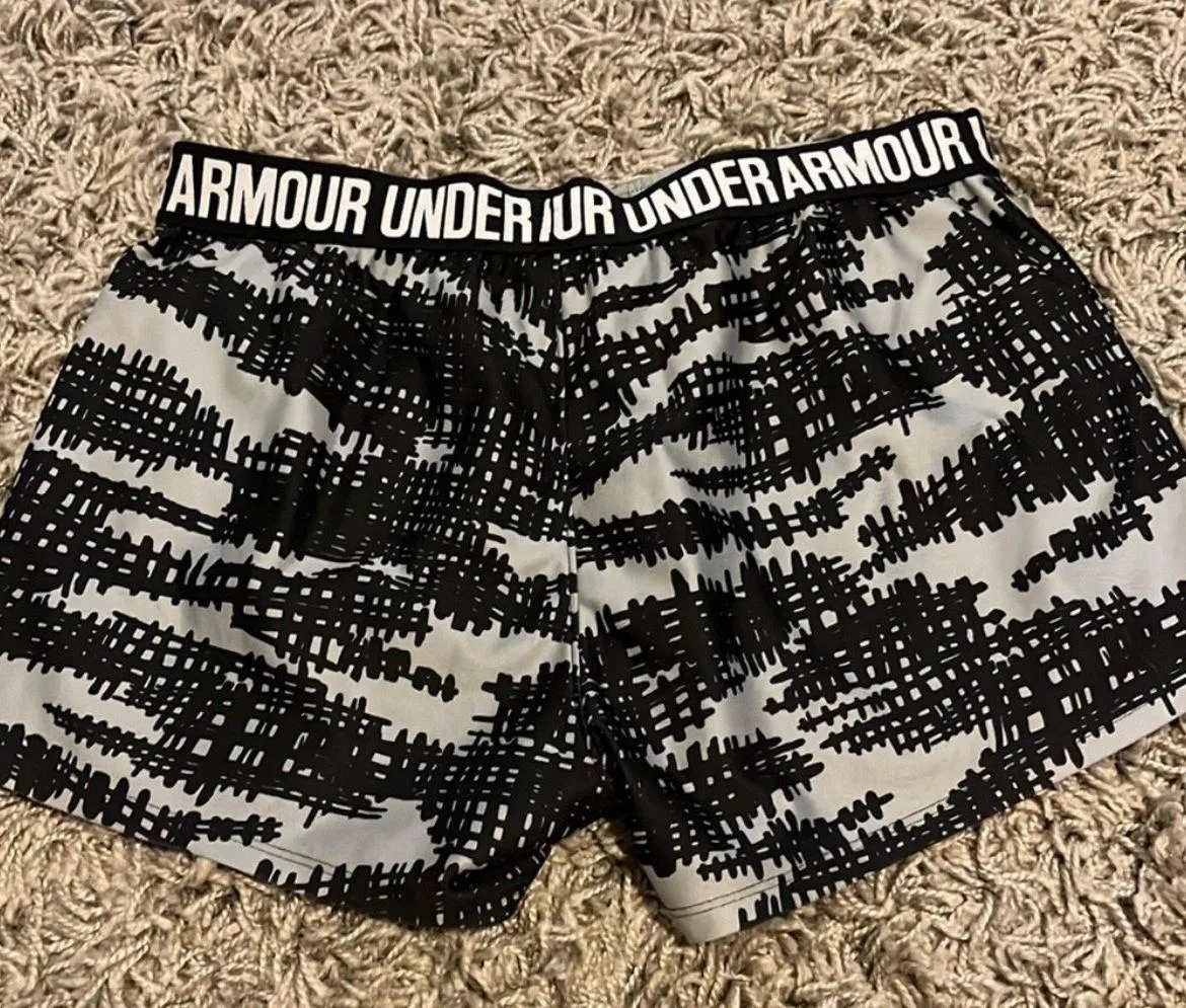 Under Armour womens  shorts - Image 2