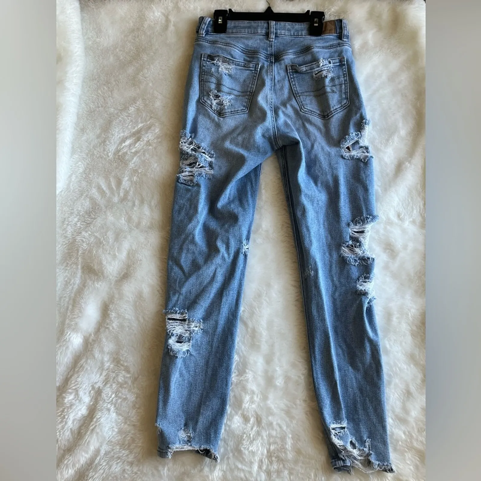 American Eagle Ripped Mom Jeans Size 2 REG - Image 2