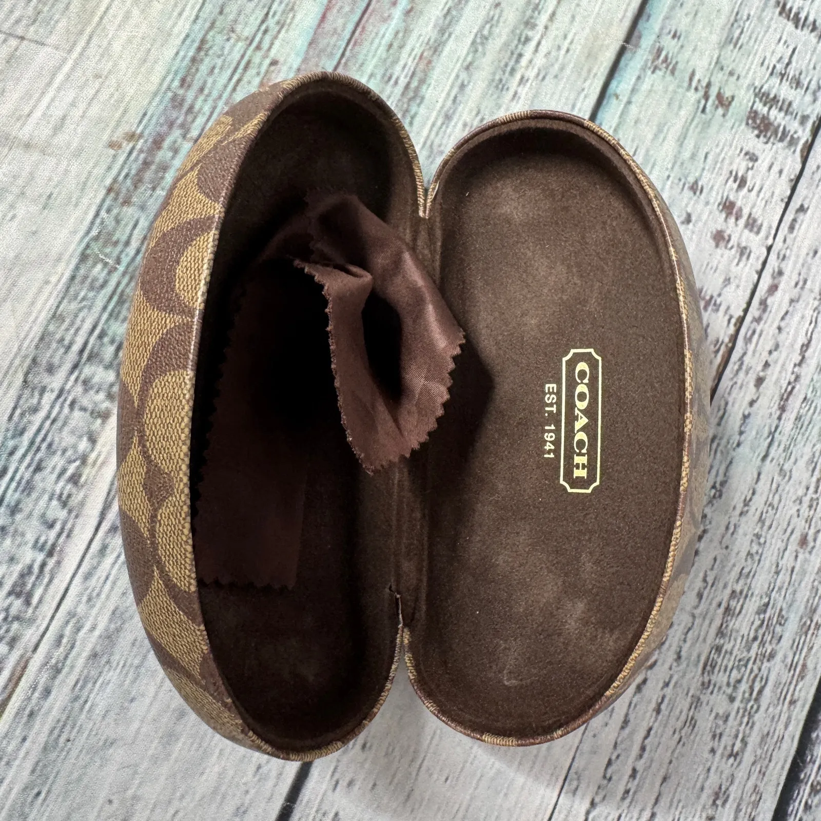 Coach Signature C Logo Glasses Sunglasses Hard Shell Case - Image 3