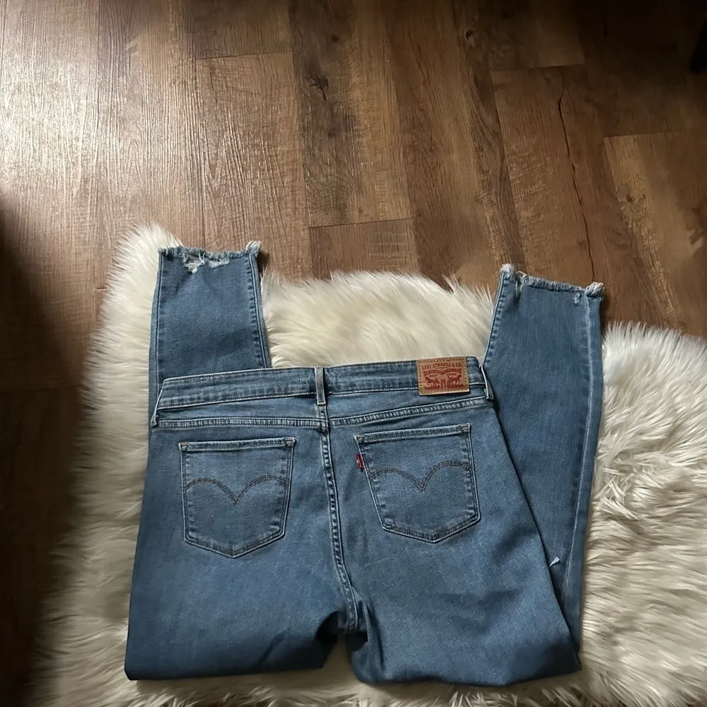 LEVI’S 711 Skinny Jeans Distressed - Image 5