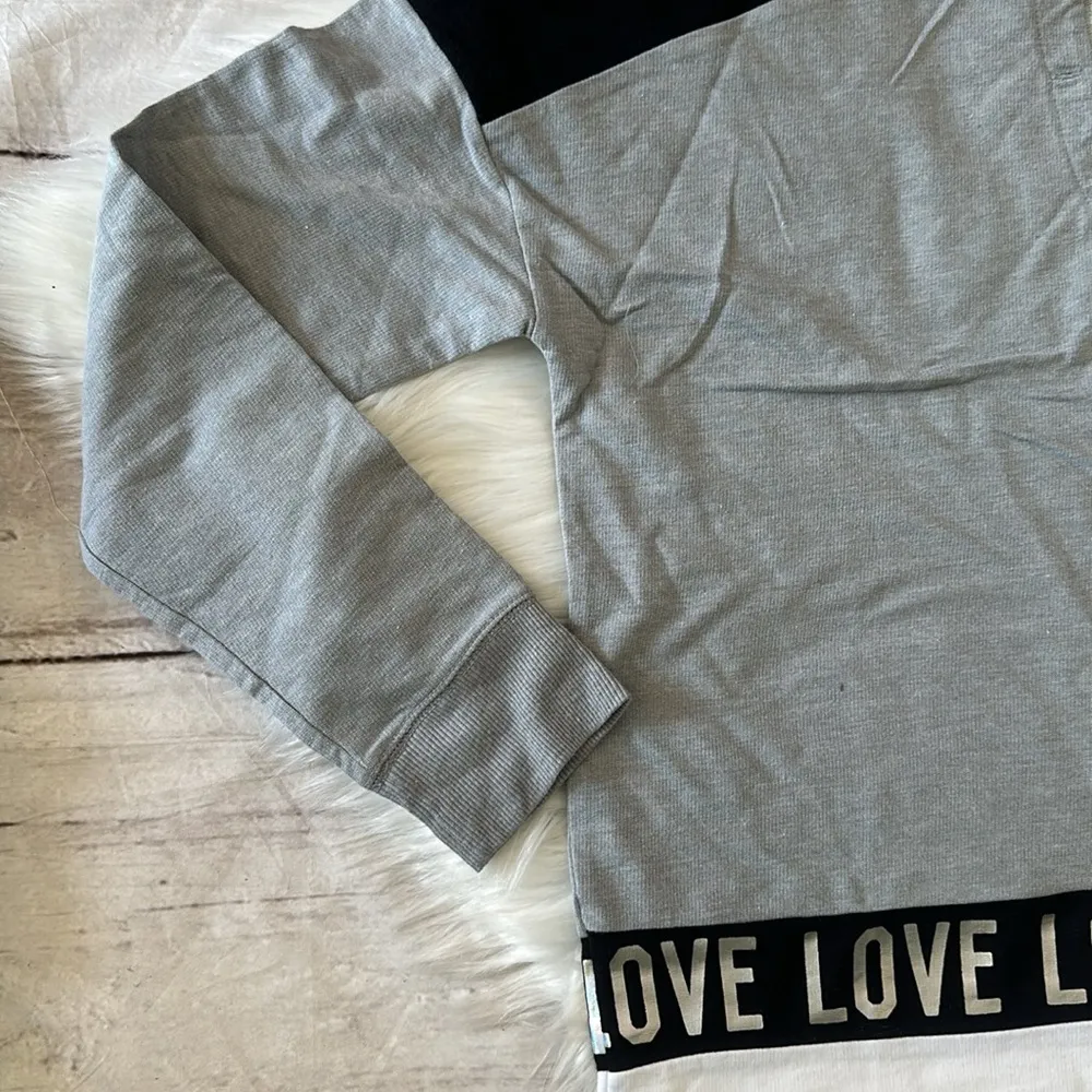 FLIRTITUDE LOVE WOMENS LONG SLEEVE OVERSIZED LIGHT WINTER KNITTED SWEATER - Image 4