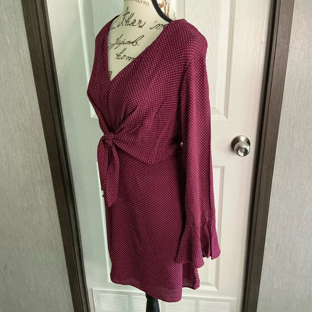 Le Lis Elegant Burgundy Dress Size Medium - Image 3