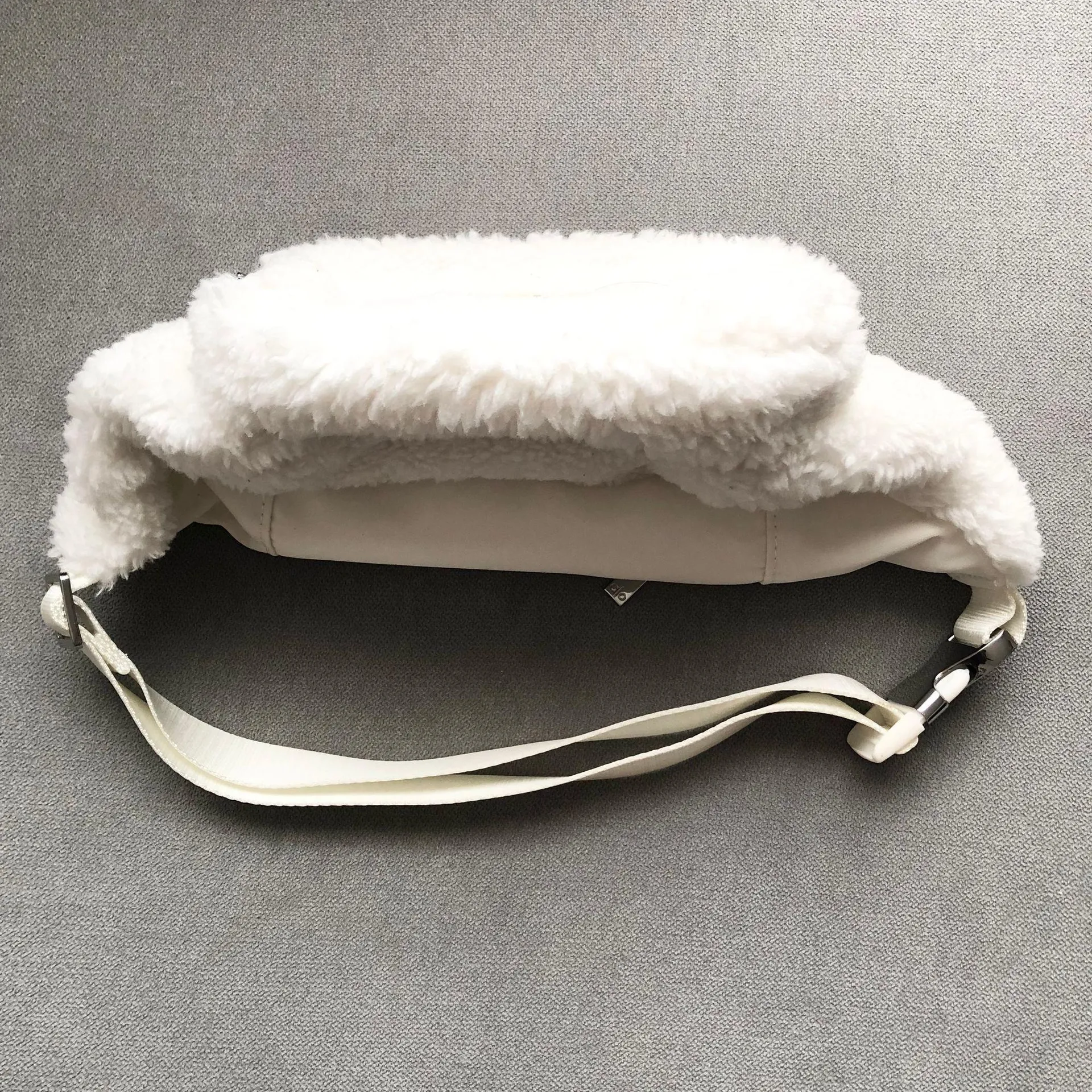 Sherpa Explorer Fanny Pack Ivory - Image 11