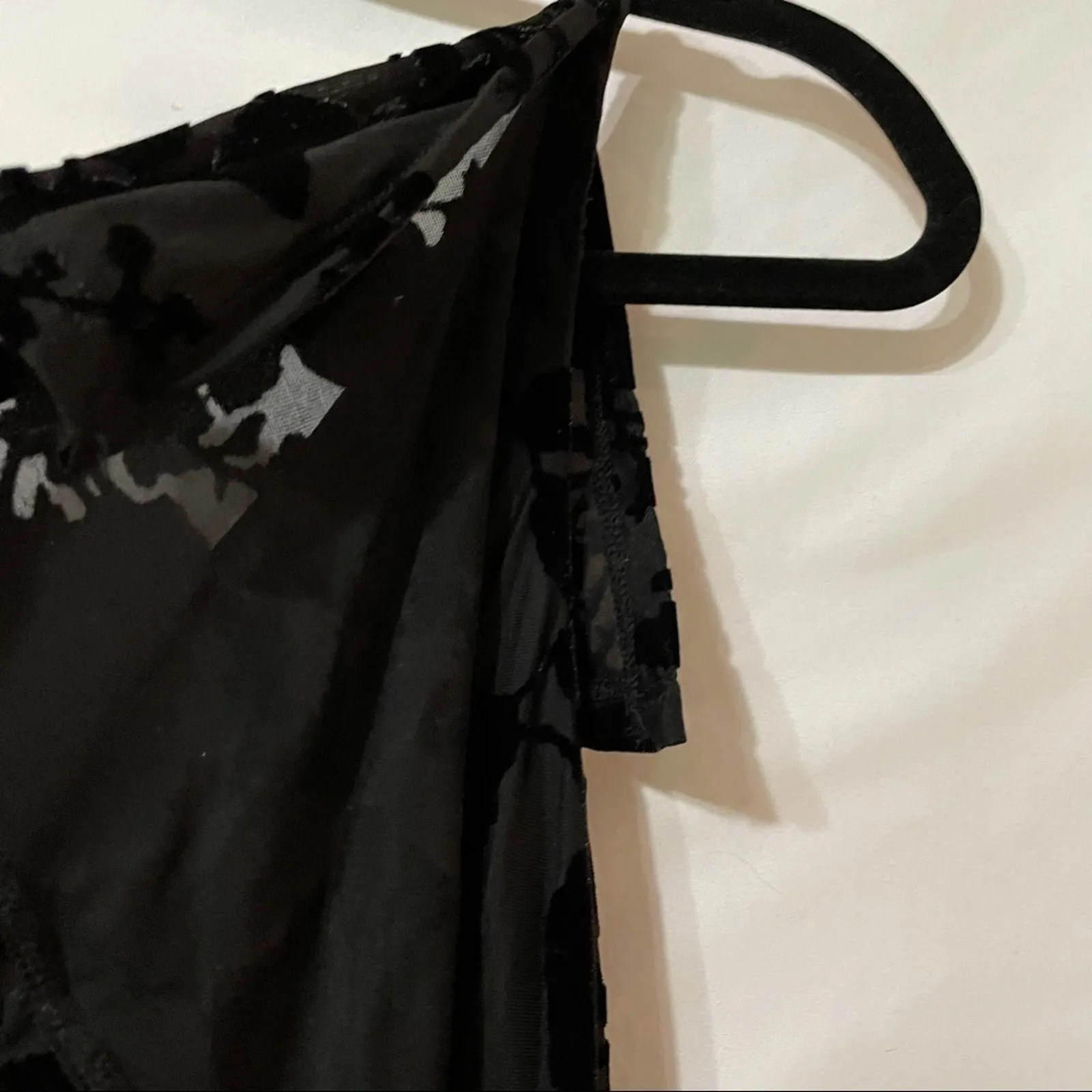 1 State Black Floral Ruffled Neckline Velvet Top Womens XS Romantic Blouse - Image 6