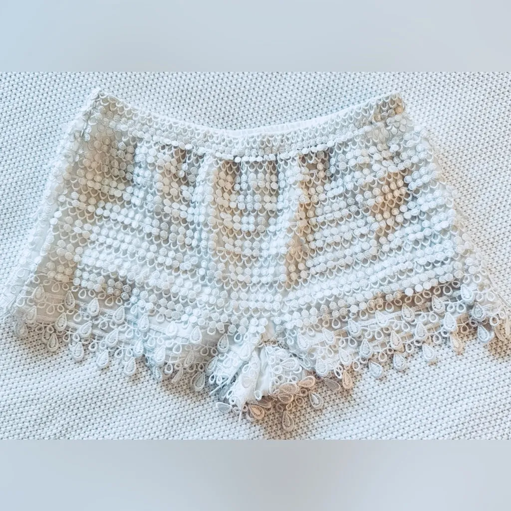 LULU’S White Lace Shorts 10” Size XS - Image 5