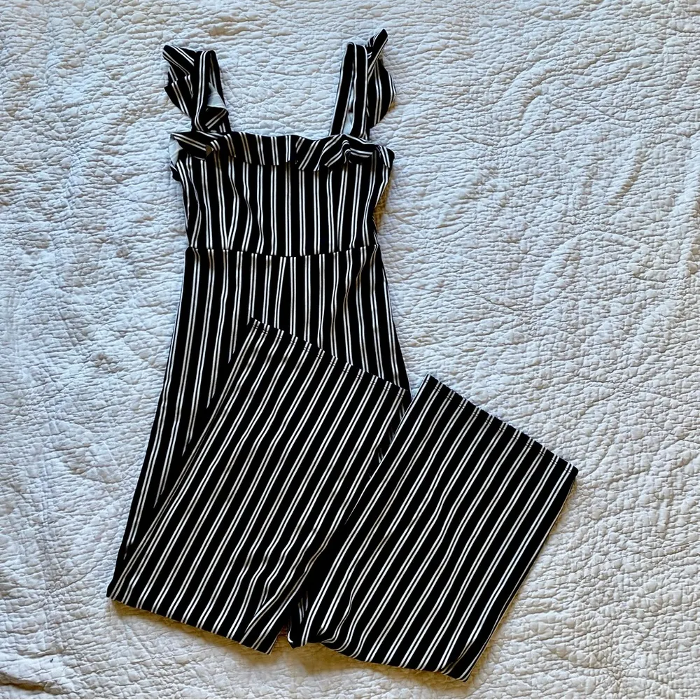 Sleeveless Ruffled Navy and White Striped Jumpsuit - Image 3