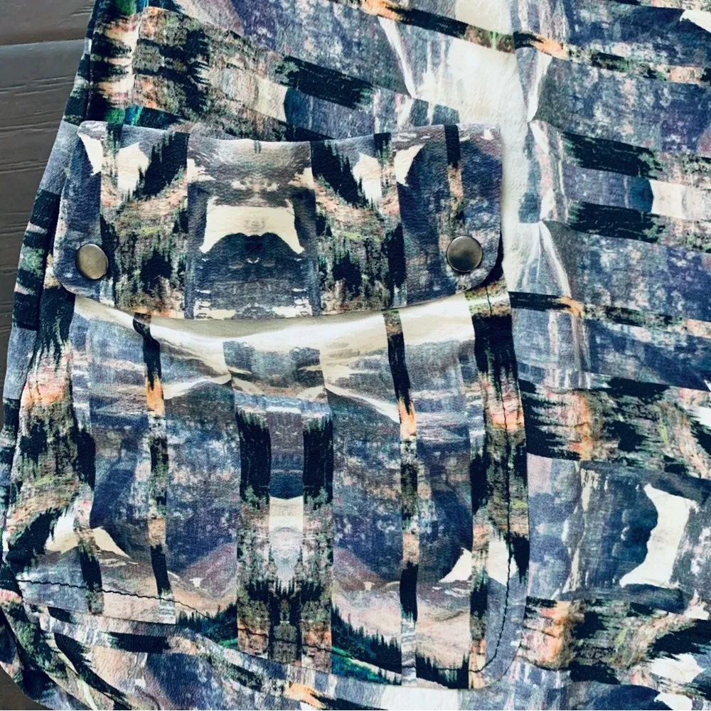 INTERMIX Women's Cute Geo Print 100% Silk Dressy Shorts | Size: M - Image 3