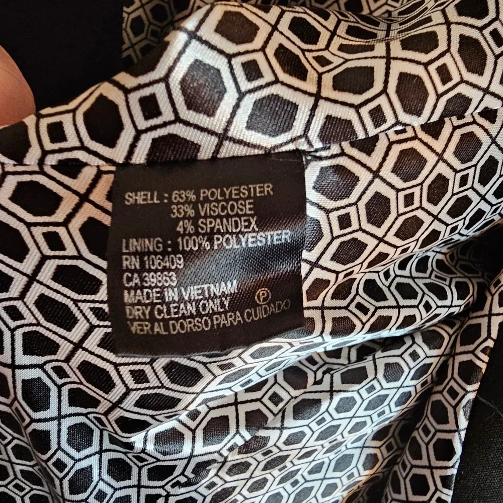 Antonio Melani Size 8 Black Button Front Blazer - Image 4