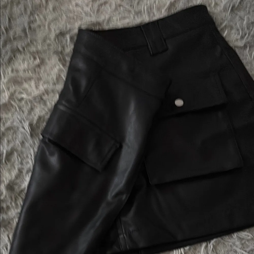 Black Leather Skirt with Pockets Size L - Image 4