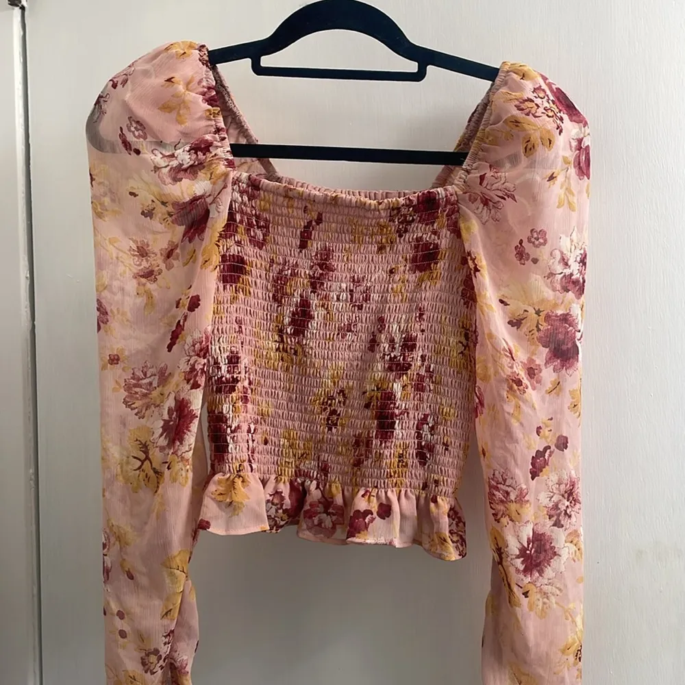 Express pink flower crop top with sheer sleeves size XS - Image 2