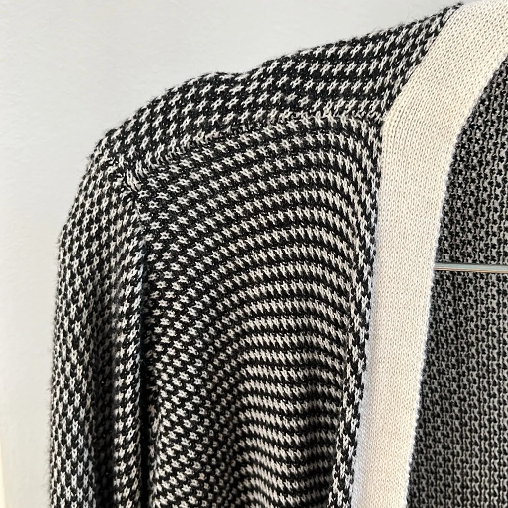 RD Style  open front sweater size Medium - Image 4