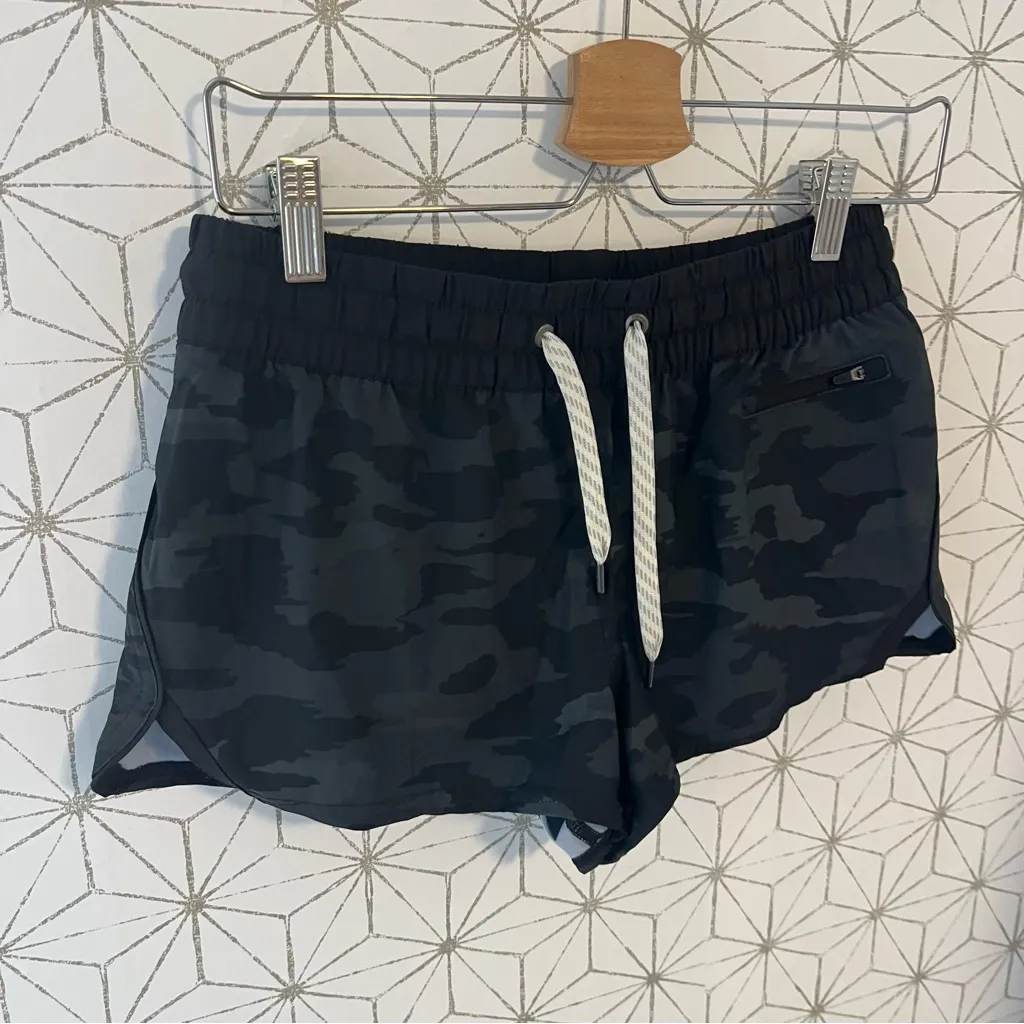 Vuori Clementine Short Camo - Image 2