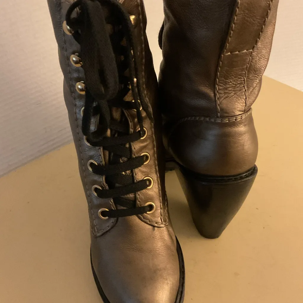 Marc Jacobs gold metallic leather platform combat Lace-Up Boots size. 7 - Image 11
