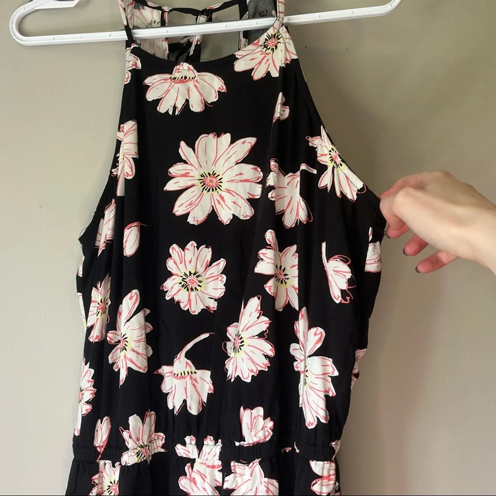 NWT! SO Black Floral Romper Size Medium - Image 13