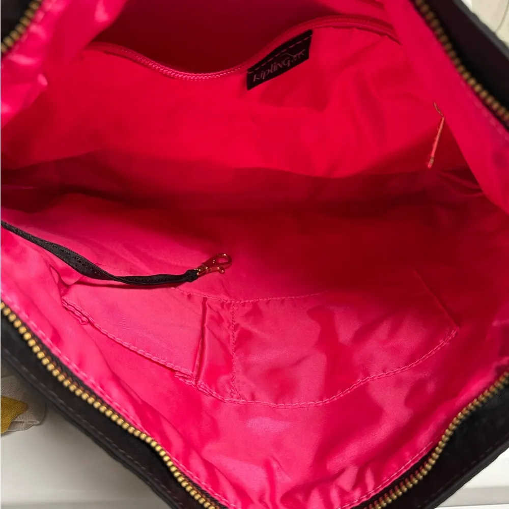 Kipling  Black Shoulder Bag with Sleek Design - Image 6