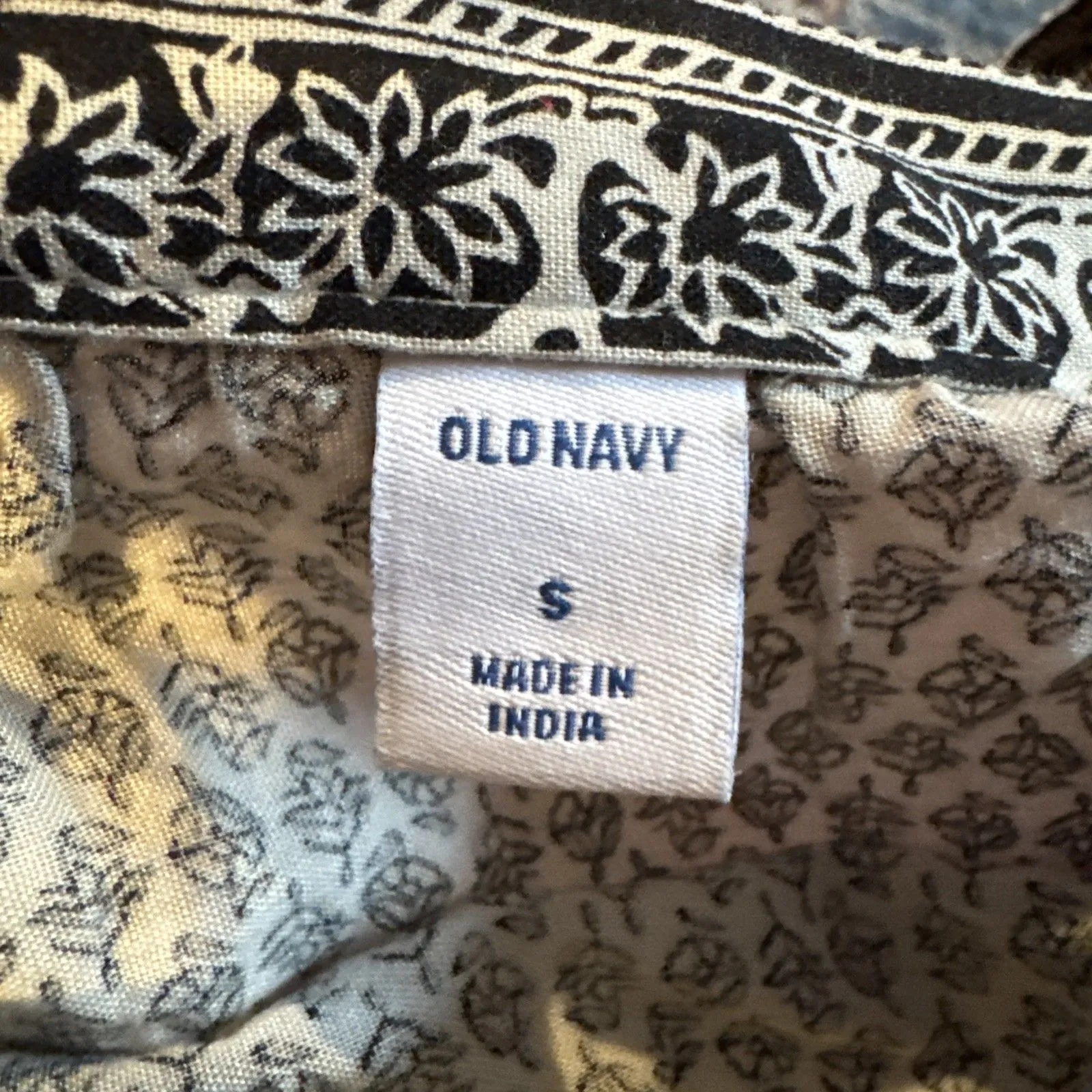 Old Navy Top S White Black Long Sleeve Square Neck Elastic Button Cuff Boho - Image 4