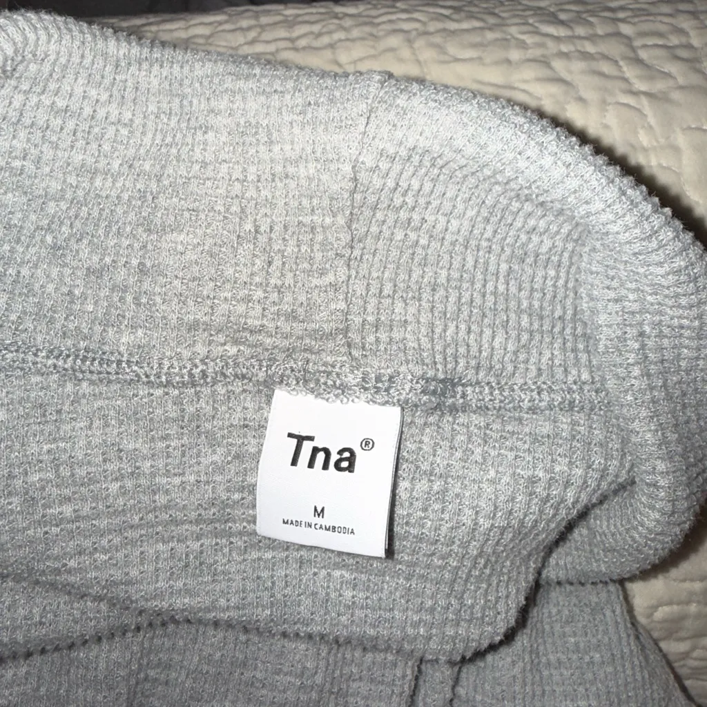 The Group Babaton/TNAWaffle Knit Cowl Neck Sweater Grey Size Medium NWOT Gray - Image 4