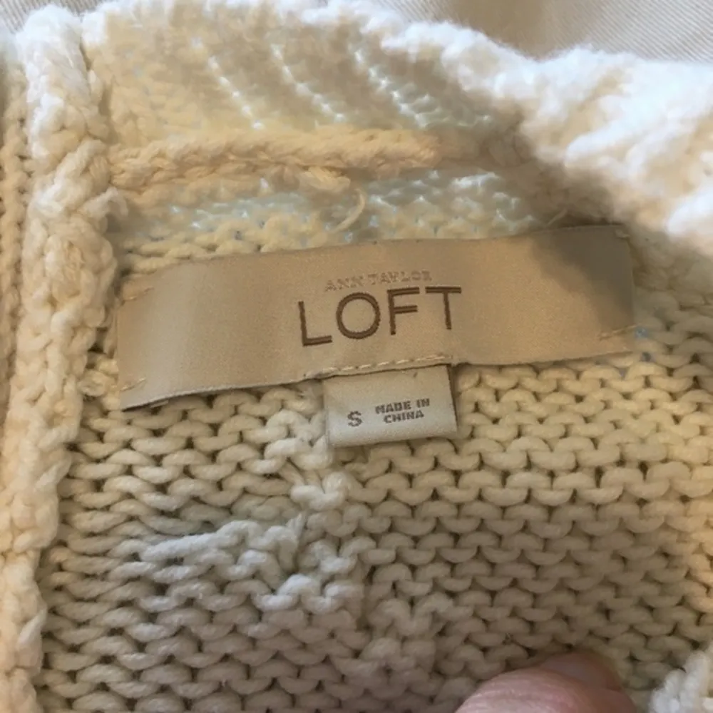 Anne Taylor Loft women’s size small off white sweater - Image 12