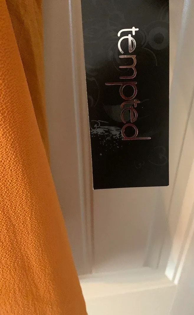 Tempted Boutique Size M - Image 2