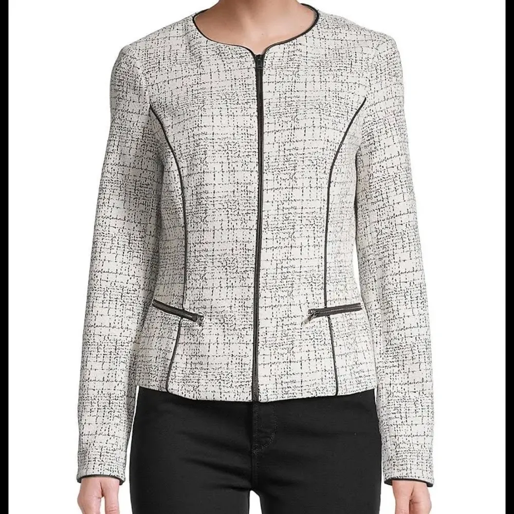 jacket, form flattering shape, zip front, zippers on cuffs, Sz L - Image 2