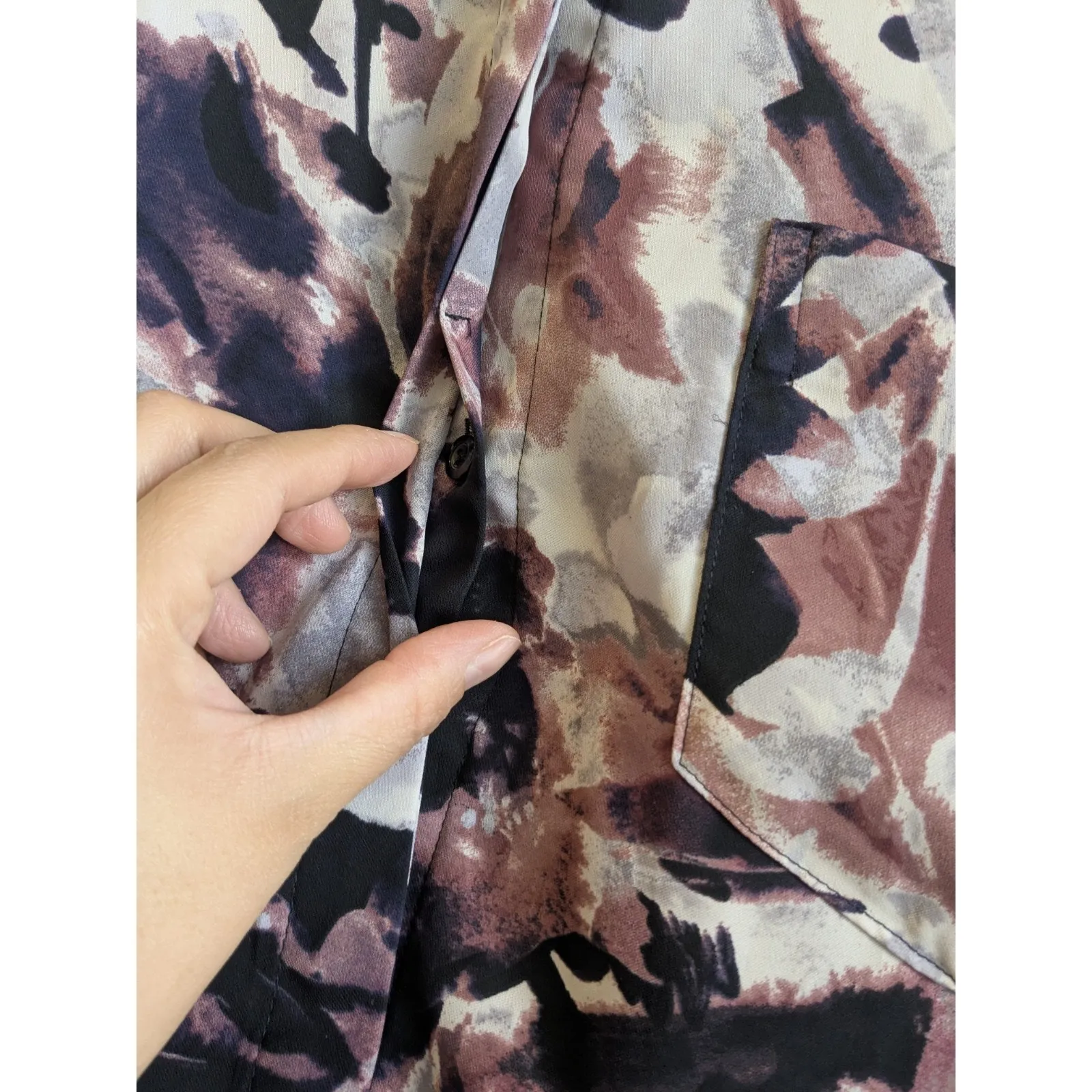 SIMPLY VERA WANG Women's Blouse Top Purple Abstract Roll Tab Sleeve Button Sz L Black Size L - Image 10