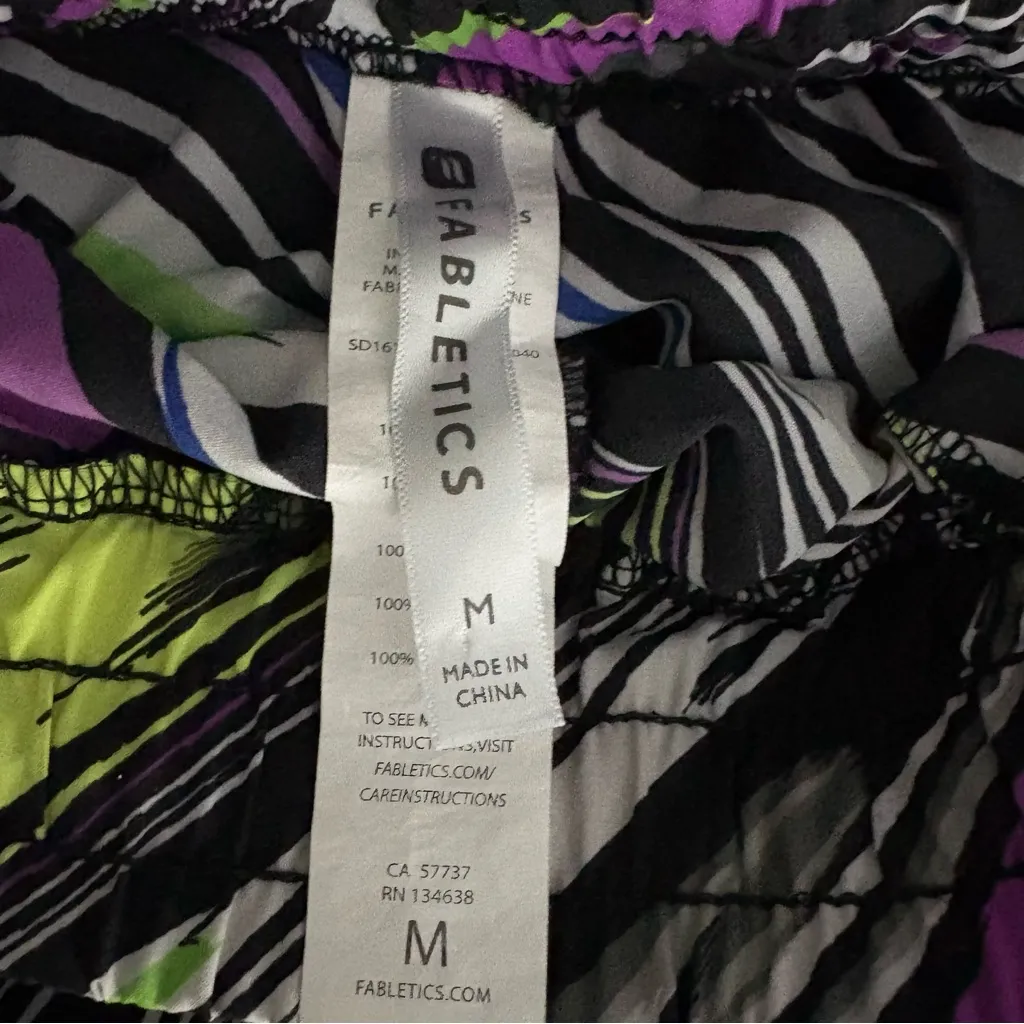 Fabletics Abstract Print Athletic Skirt w/Zipper Pockets Size Medium EUC - Image 4