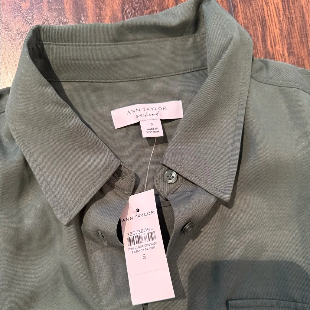 NWT Ann Taylor Green Button Down - Image 2