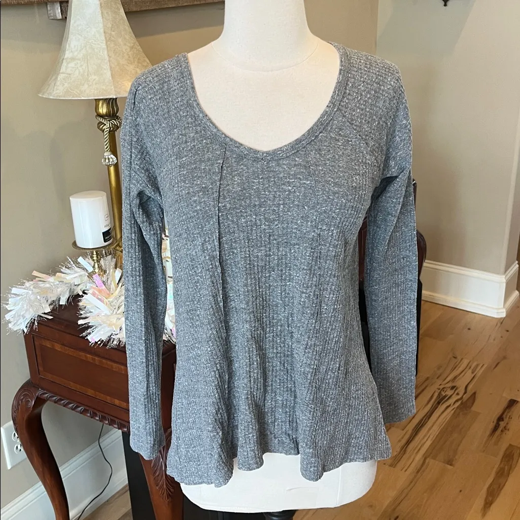 Sun & Shadow Heathered Gray Waffle Long Sleeve Top Flowy - Image 5