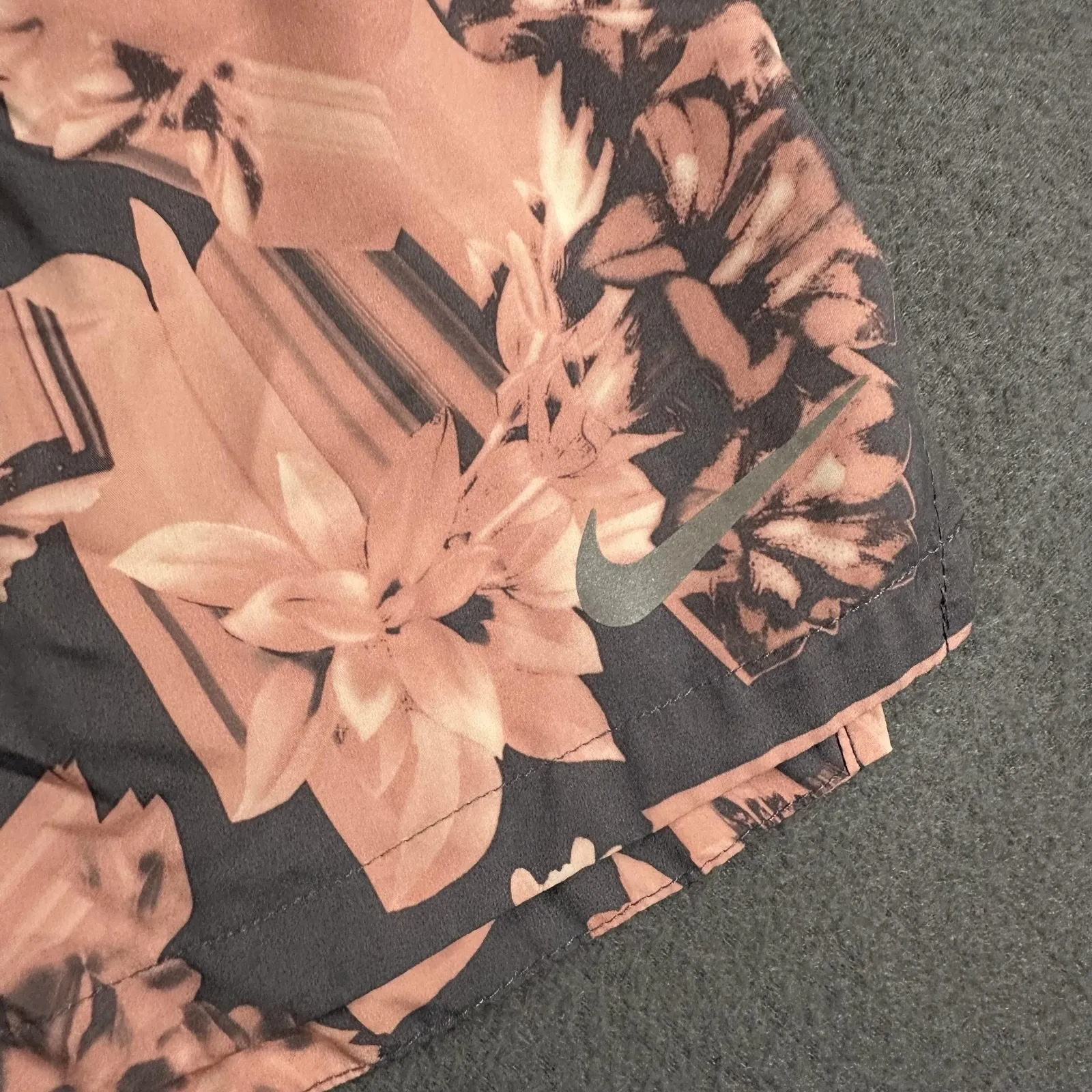 Nike Dri-FIT Running Shorts Womens Small Pink Floral Lined Zip Pocket 929081-685 - Image 2