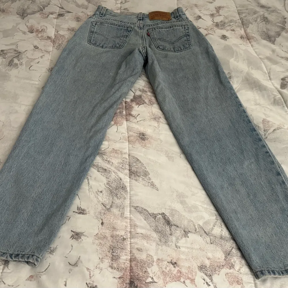 Vintage Y2K Levi’s 550 Relaxed Fit Tapered Leg light wash jeans, size 6 short - Image 11