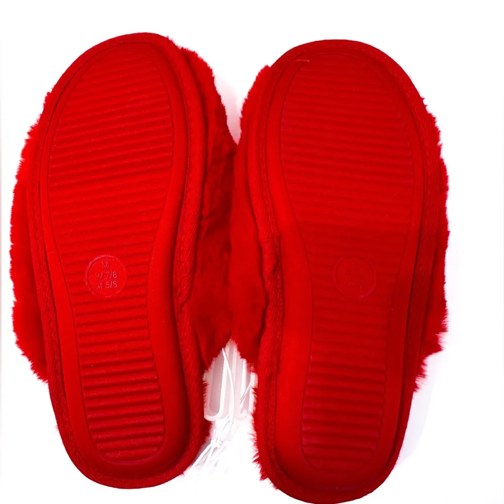 NWT Target Bullseye Red Plush Fuzzy Slippers Size M W7-8 M5-6 - Great Gift Idea - Image 4