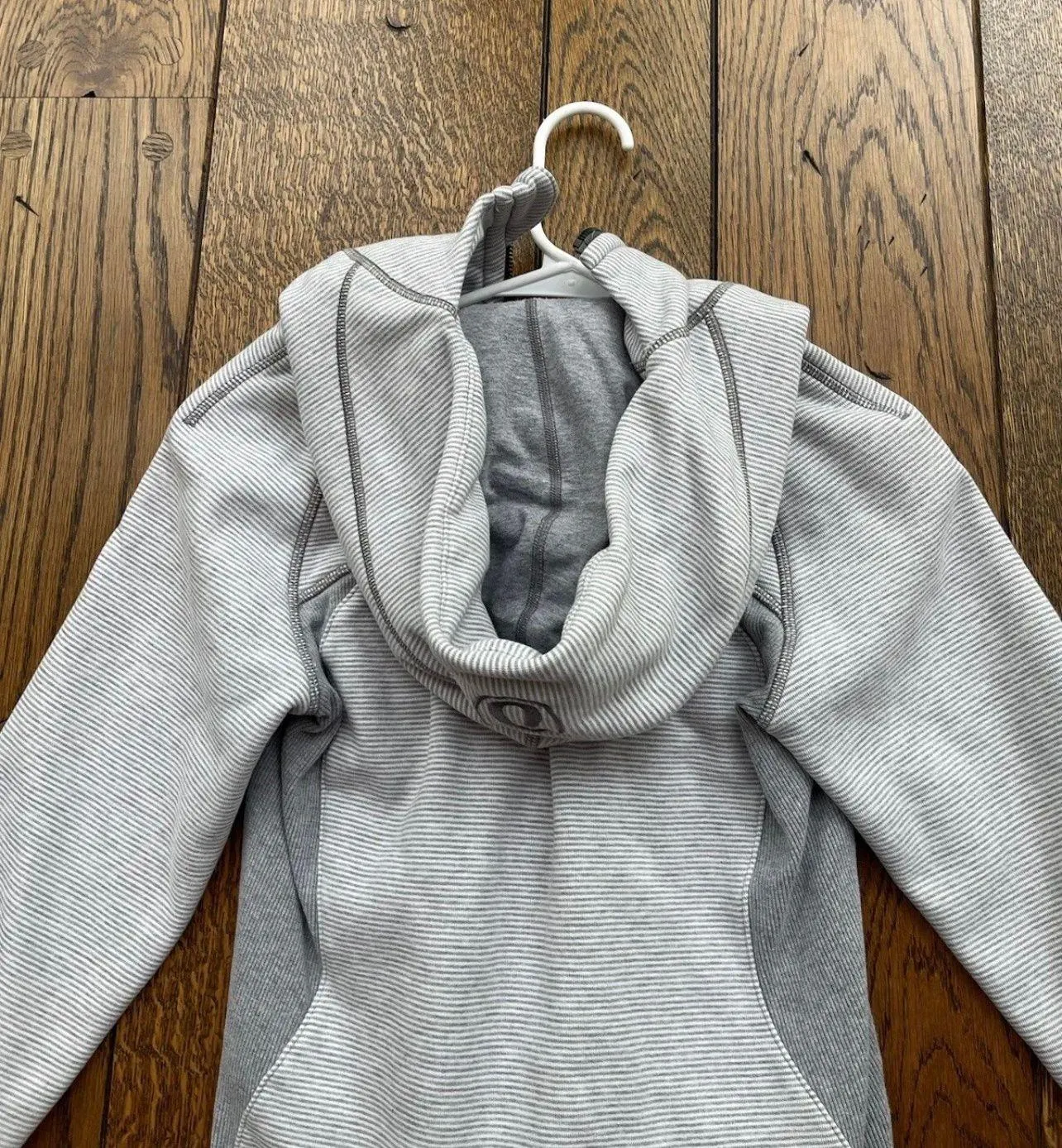 Lululemon WOMENS USED  WHITE & GRAY STRIPED SCUBA ZIP UP HOODIE JACKET SIZE 4 - Image 5