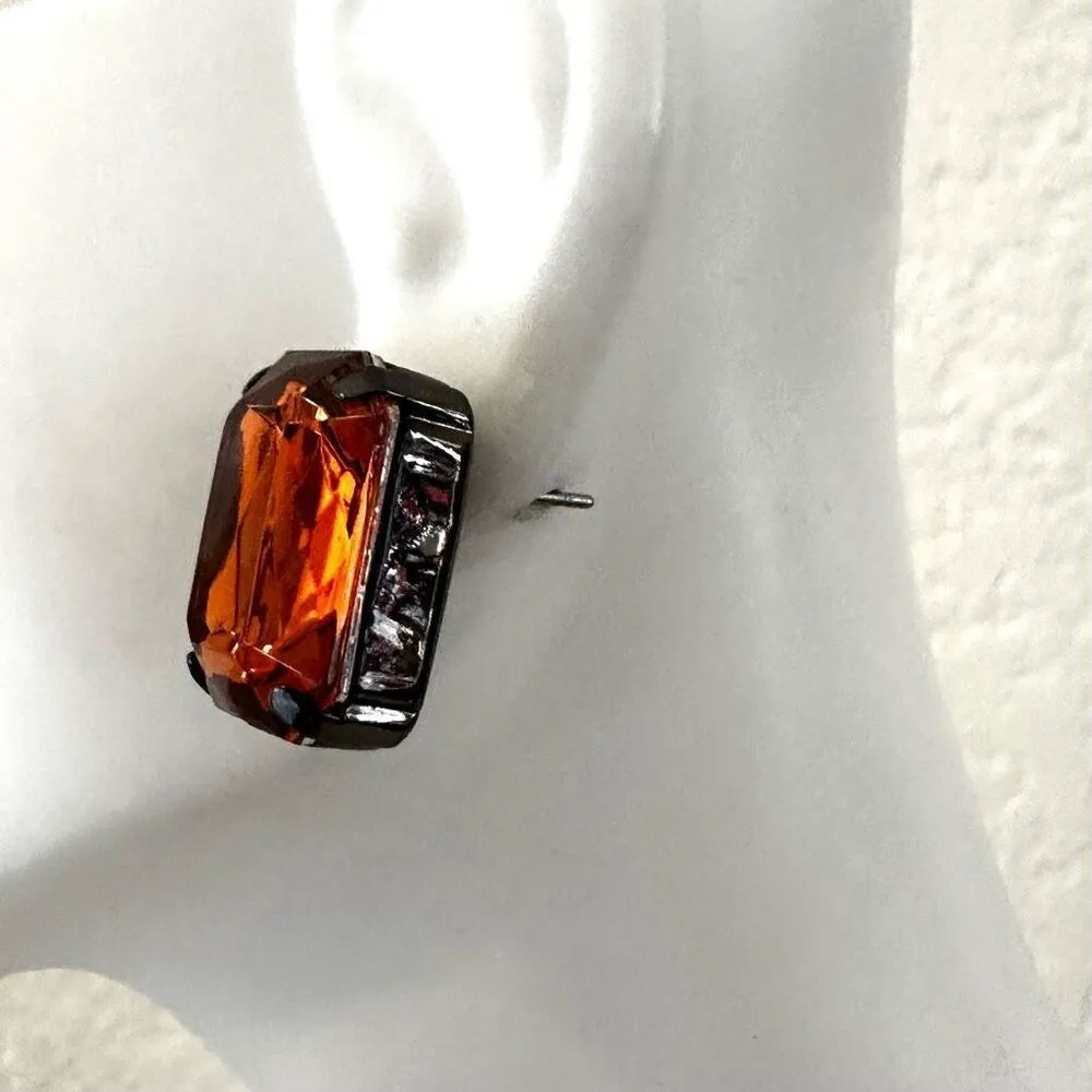 Joan Rivers amber Lucite Chunky post earrings Green - Image 2