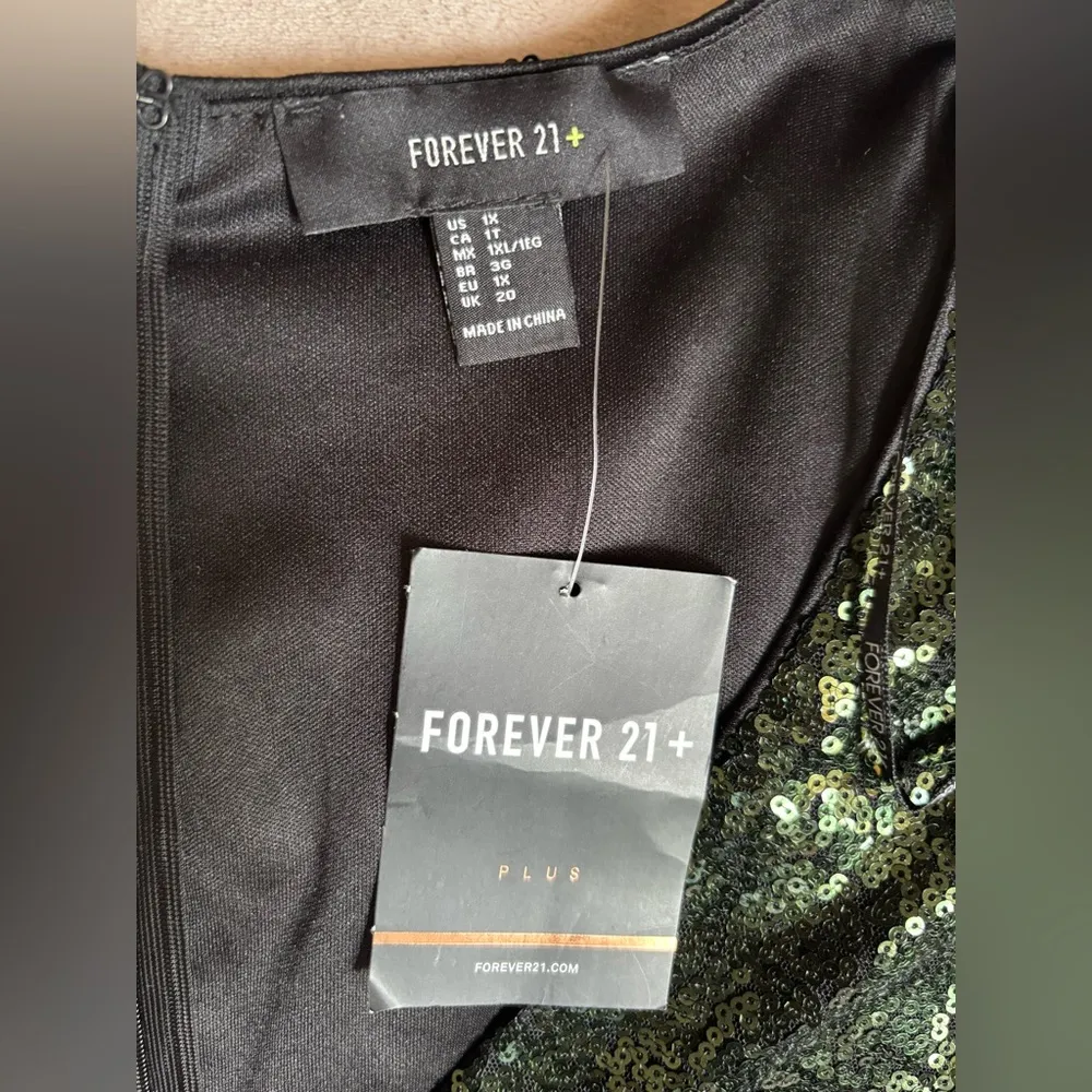 Forever 21 Green Sequin Glitter Women's Romper NWT Large - Image 2