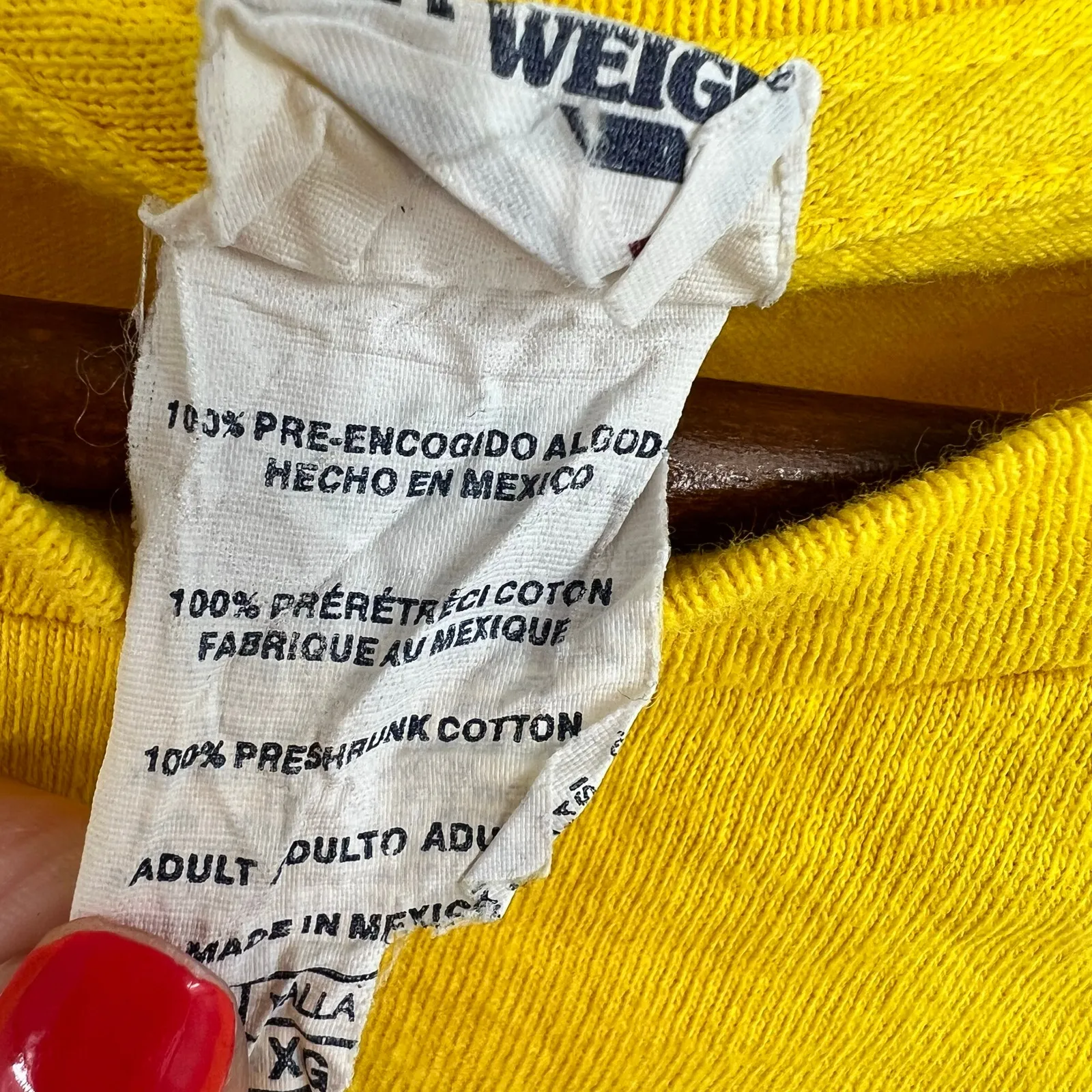 Delta Las Vegas Nevada bright yellow souvenir short sleeve flowers t-shirt sz XL - Image 5