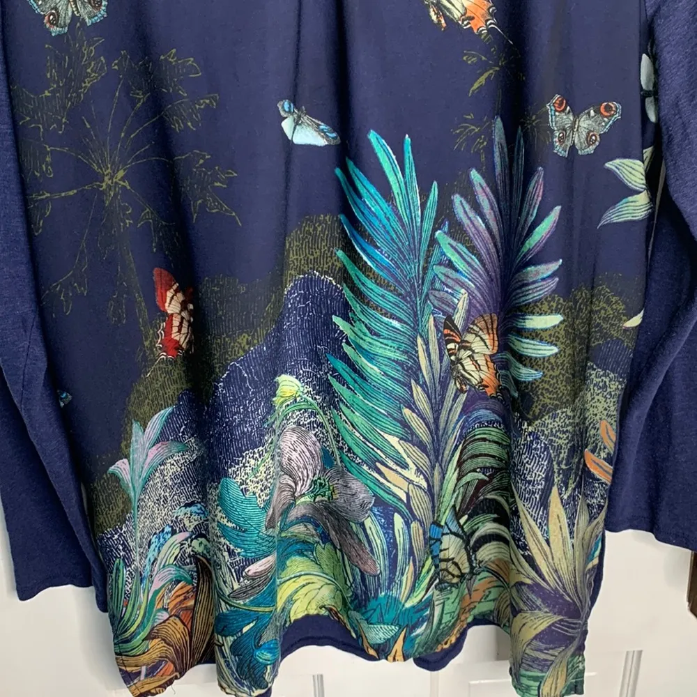 Anthropologie AKEMI & Kin Fauna Henley Blue Butterfly Linen Top W-913 Sz L - Image 3